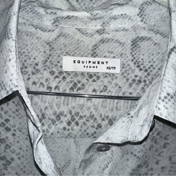 Equipment snake print button down shirt sz XS #B0 - Picture 3 of 4
